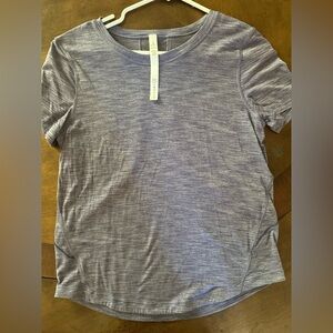 lululemon purple white T-Shirt, size 4 like new :)
